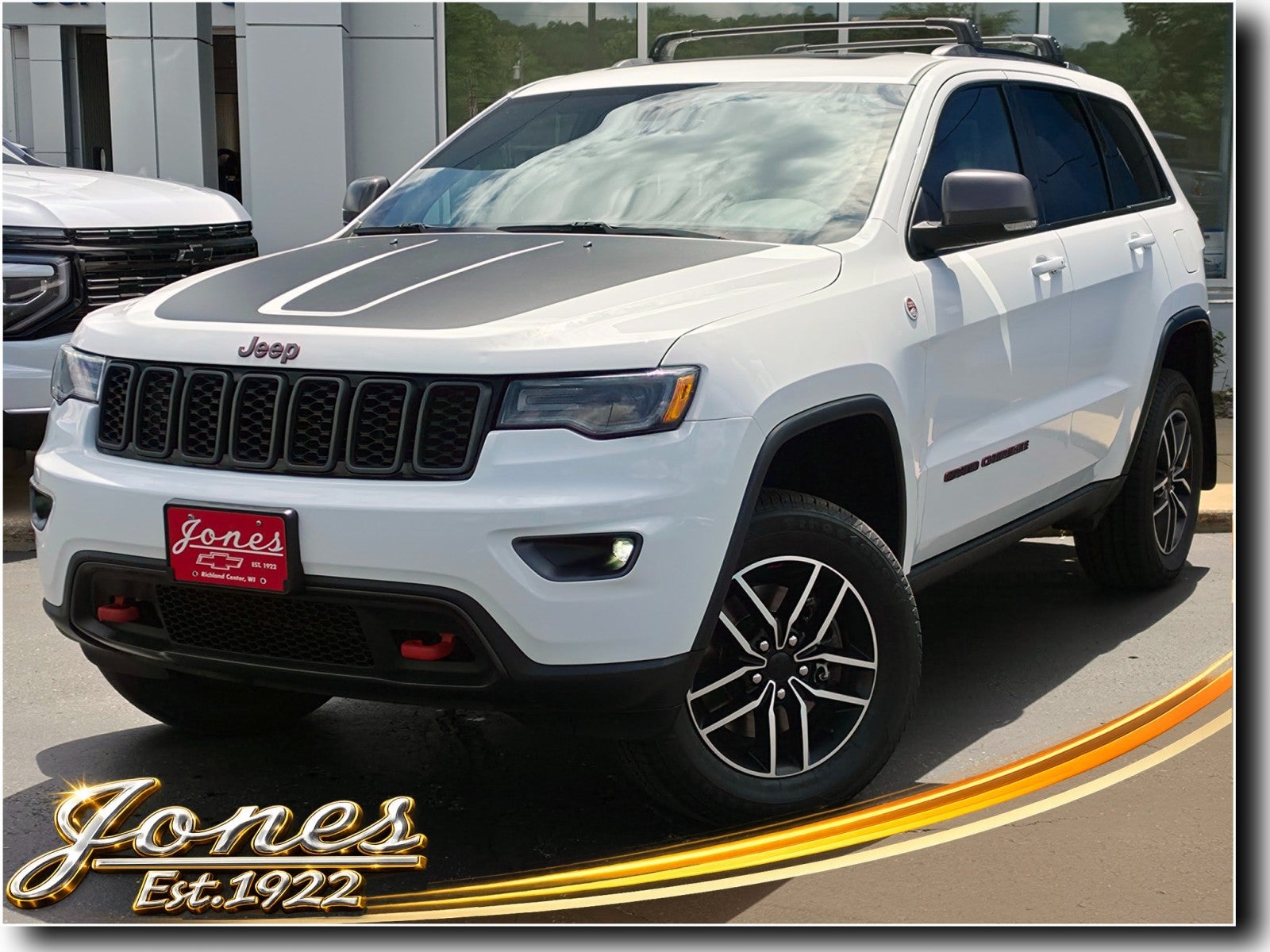 2021 Jeep Grand Cherokee Trailhawk in Bright White — front three-quarter view